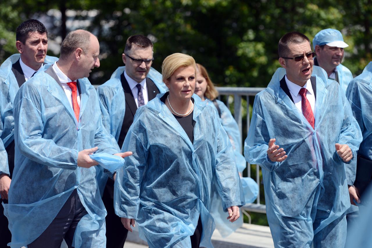 29.05.2015., Hum na Sutli - Povodom pustanja u rad nove peci, predsjednica RH Kolinda Grabar Kitarovic posjetila je tvornicu Vetropack Straza. 