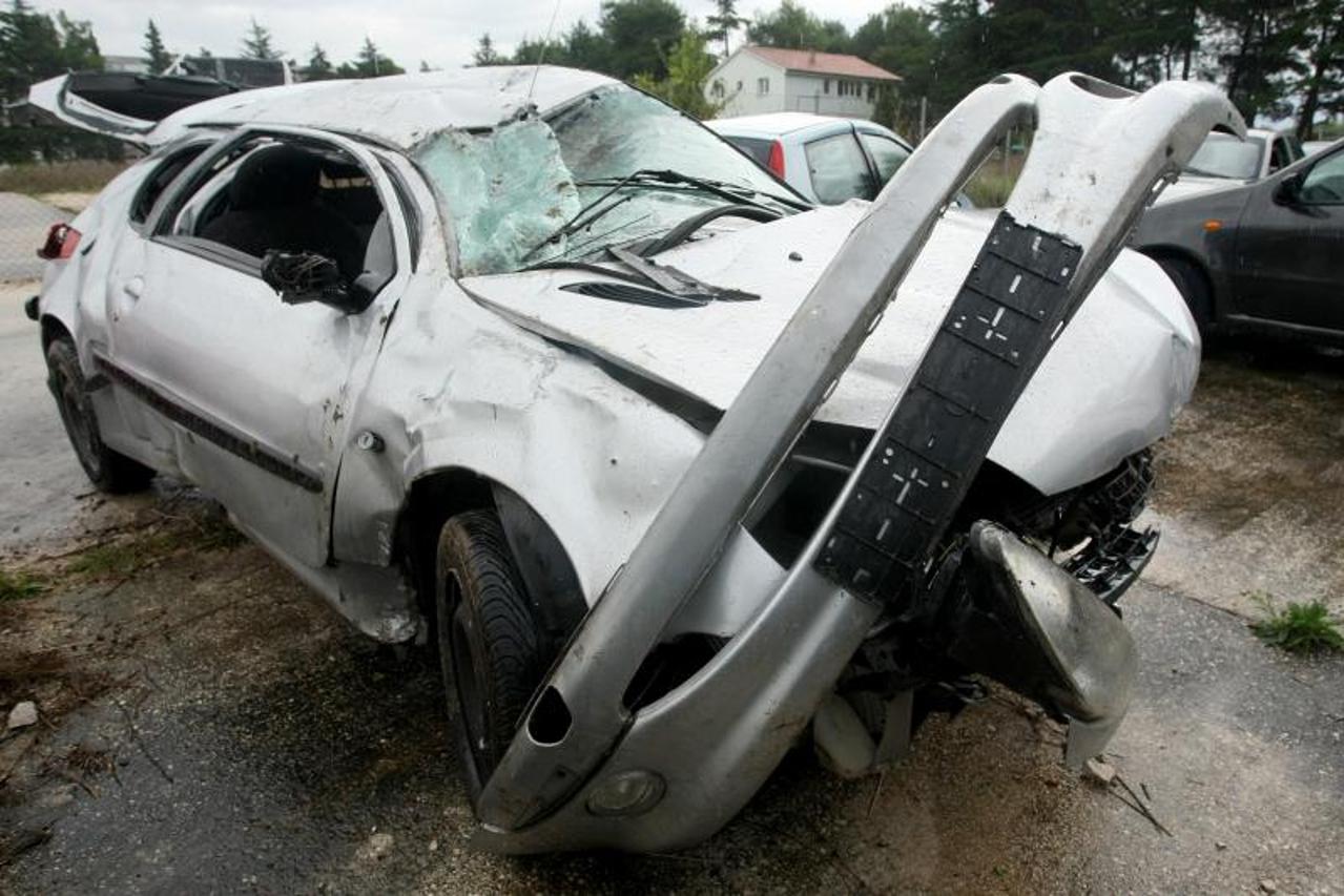 prometna nesreća,Peugeot