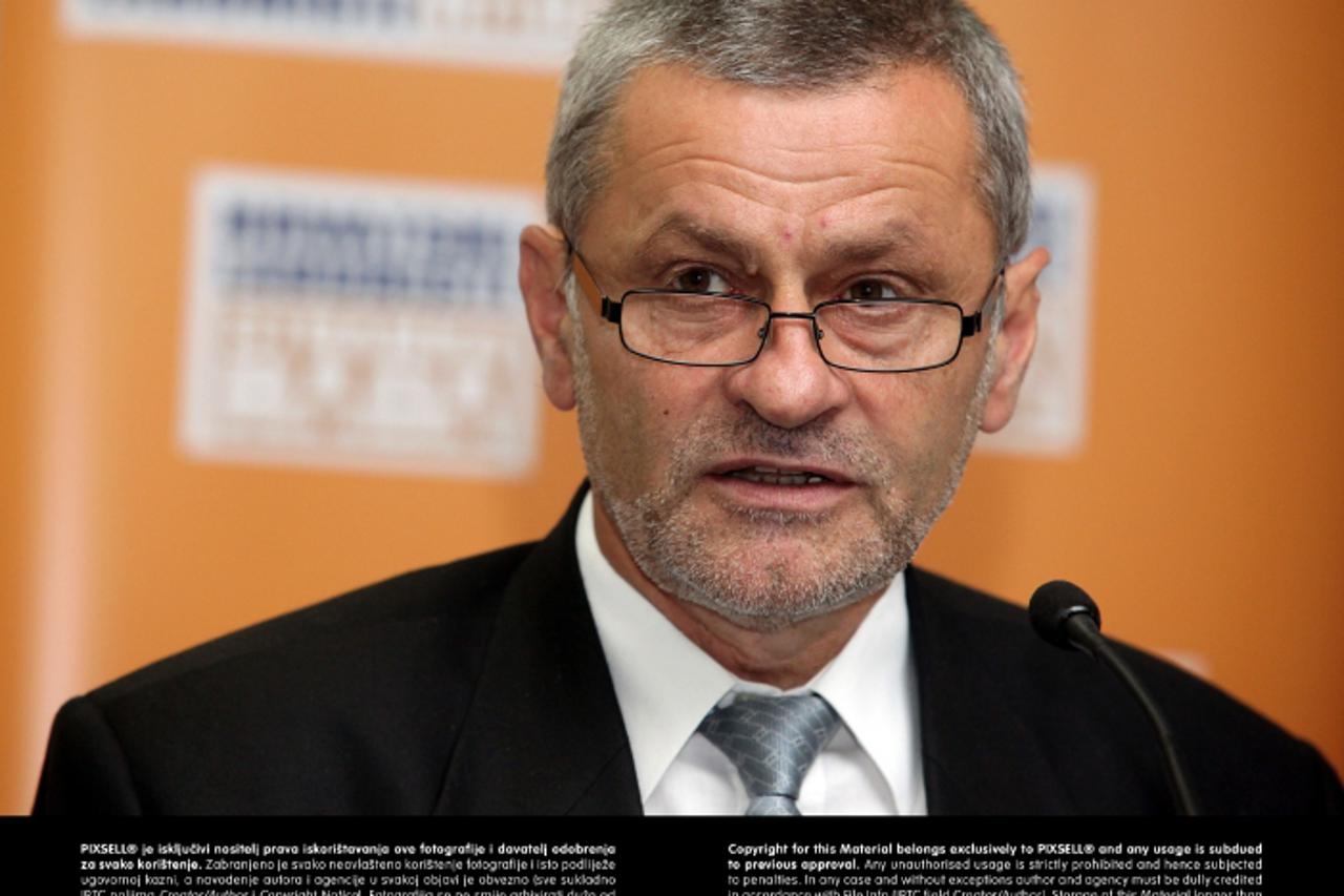 '29.09.2012., Zagreb - U prostorijama tribine grada Zagreba, Kaptol 27, Dragutin Lesar ispred Hrvatskih laburista, odrzao konferenciju za medije  . Photo: Zarko Basic/PIXSELL'