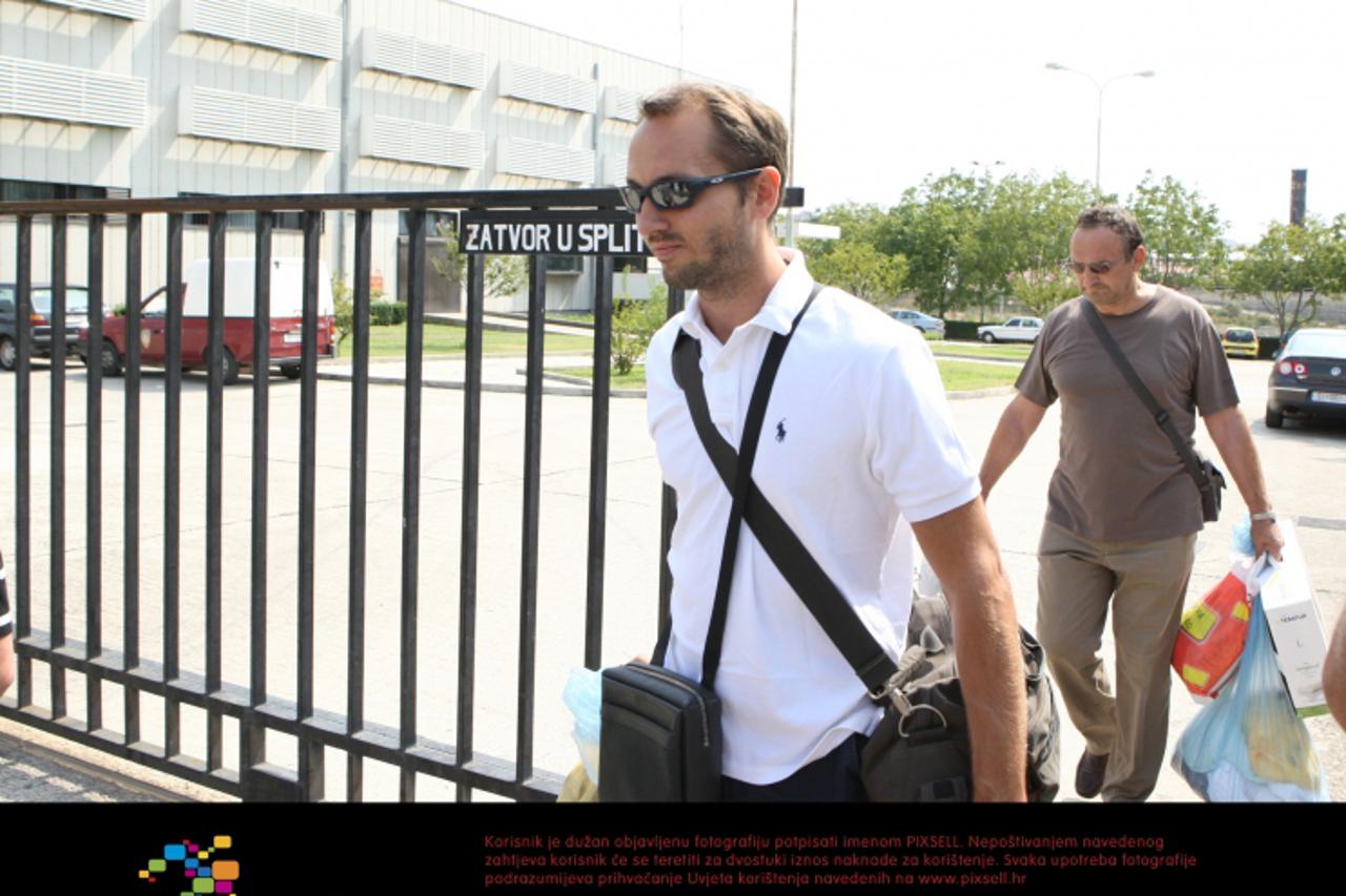 '03.09.2009., Split - Istrazni sudac u cetvrtak je oko 14 sati iz pritvora pustio osumnjicene za zeljeznicku nesrecu u Rudinama. Ivan Medak, bivi sef HZ Infrastrukture, Ivan Tomaskovic, direktor tvrtk