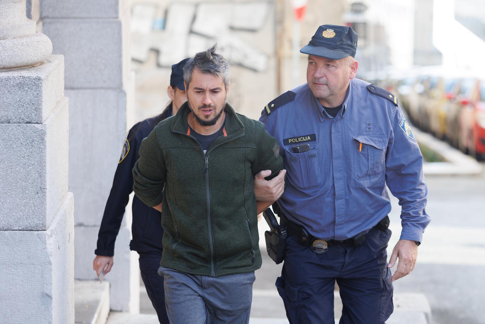 15.11.2023., Rijeka - Policija privodi Eugena Travalju, optuzenog za trgovanje kriptovalutama, tj. prevare stotina investitora koji su ukupno ulozili desetke milijuna eura.  Photo: Nel Pavletic/PIXSELL