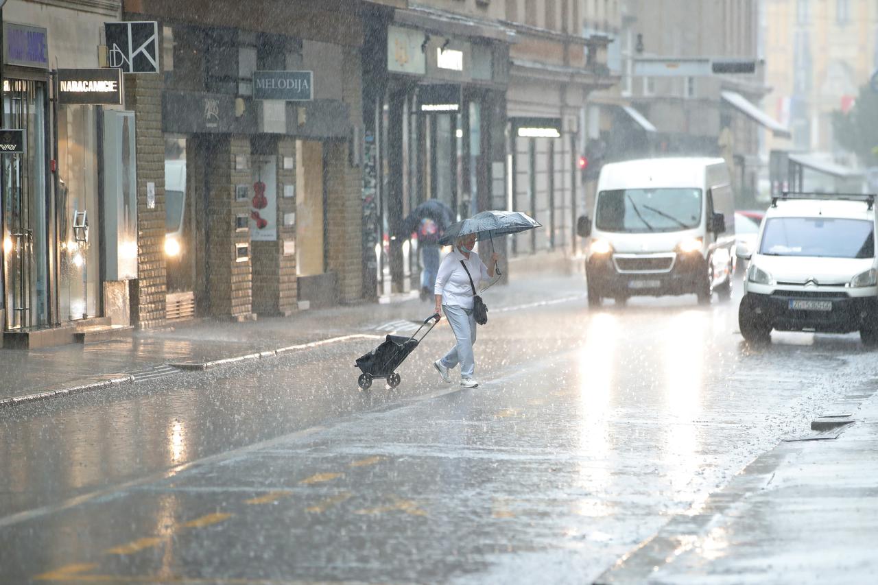 Promjena vremena s kišom stigla je u Zagreb