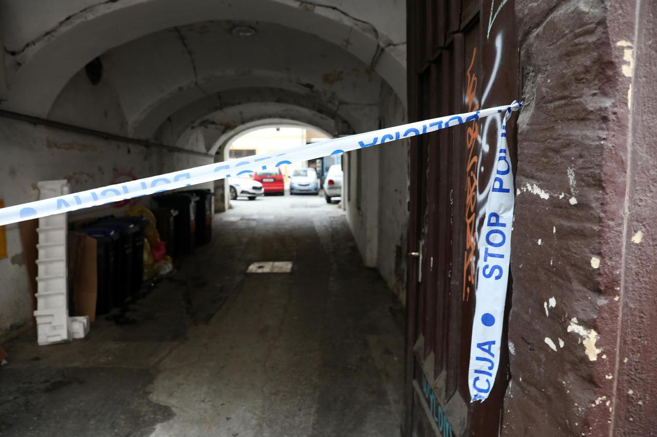 Netko je zalio benzinom stubište u Zagrebu pa sve zapalio: Izgorio stan, u njemu su spašavali ženu