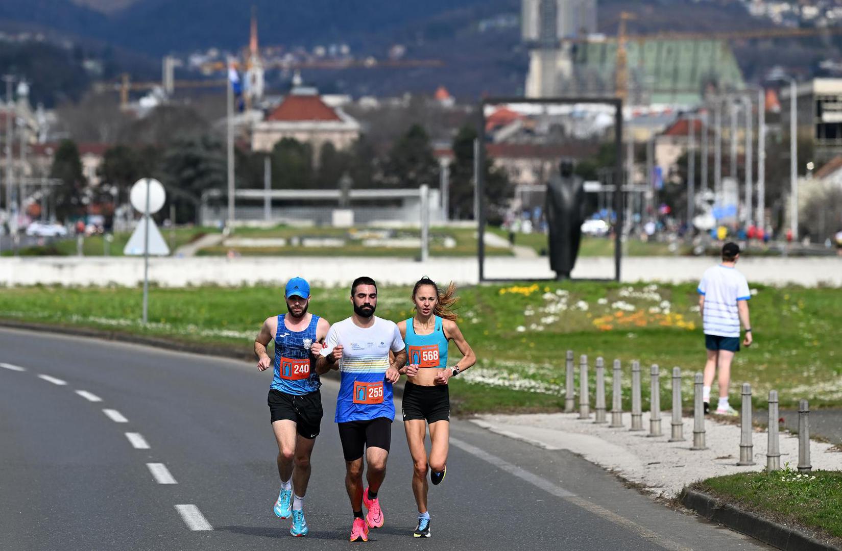 Trčali su svi, mali i veliki, profesionalci i rekreativci budući da dionica nije bila prezahtjevna. 