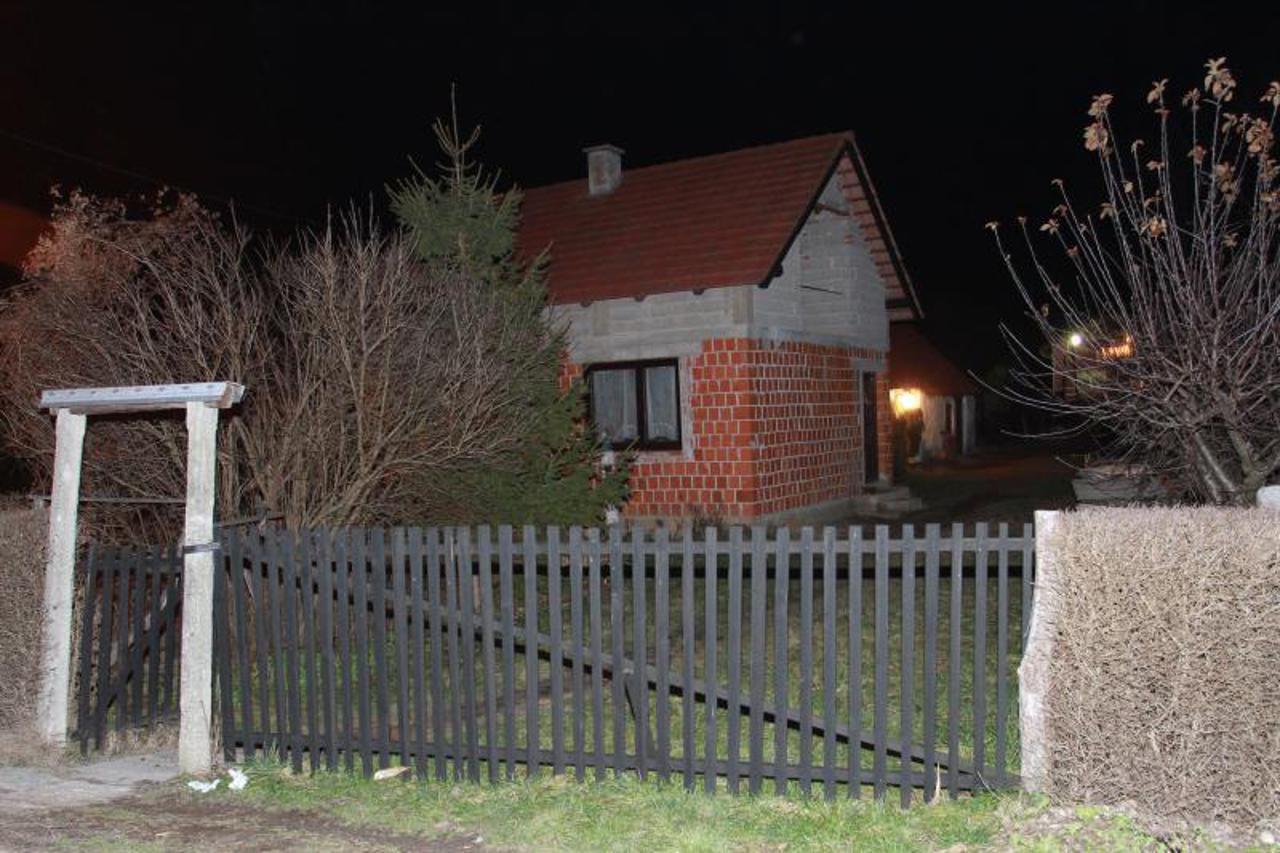 nož,kuća