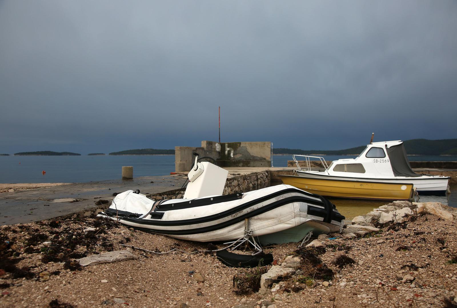 Jučerašnje nevrijeme ostavilo je nered u Brodarici, naselju u sastavu Šibenika.