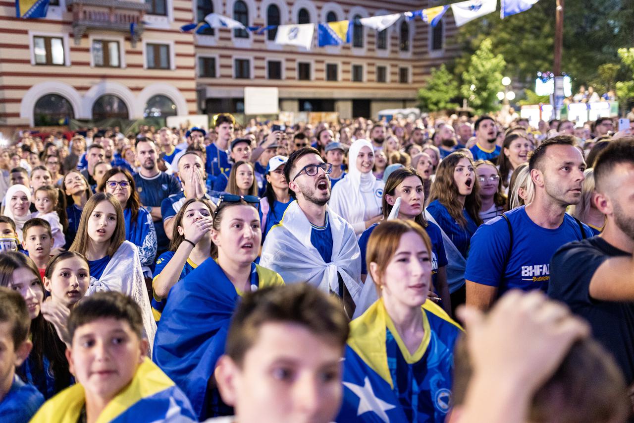 Mostar: Razočarani navijači nakon utakmice Bosne i Švicarske na Svjetskom prvenstvu