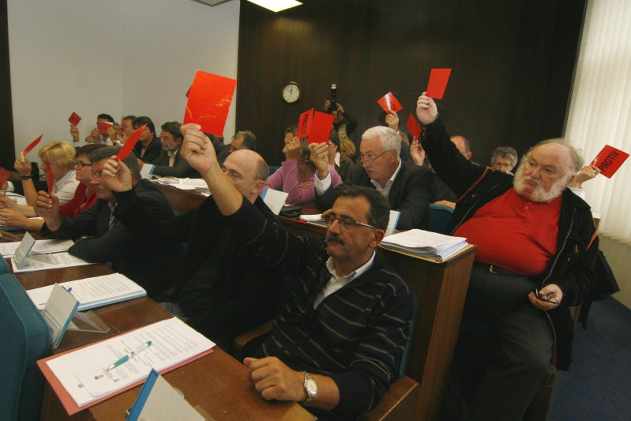 \'Koprivnica, 17.11.2010 - Zupan Darko Koren mogao bi ubrzo izgubiti glasacku vecinu u Zupanijsku skupstinu. Snimio: Marijan Suu009Aenj\'