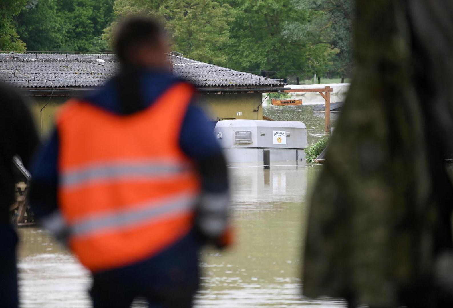 18.05.2023. Sisak - Uslijed puknuca nasipa poplavljena je udruga za terapijsko jahanje Kas. Konji su izvuceni na vrijeme, no unistene su stale i prostorije udruge. Photo: Igor Soban/PIXSELL