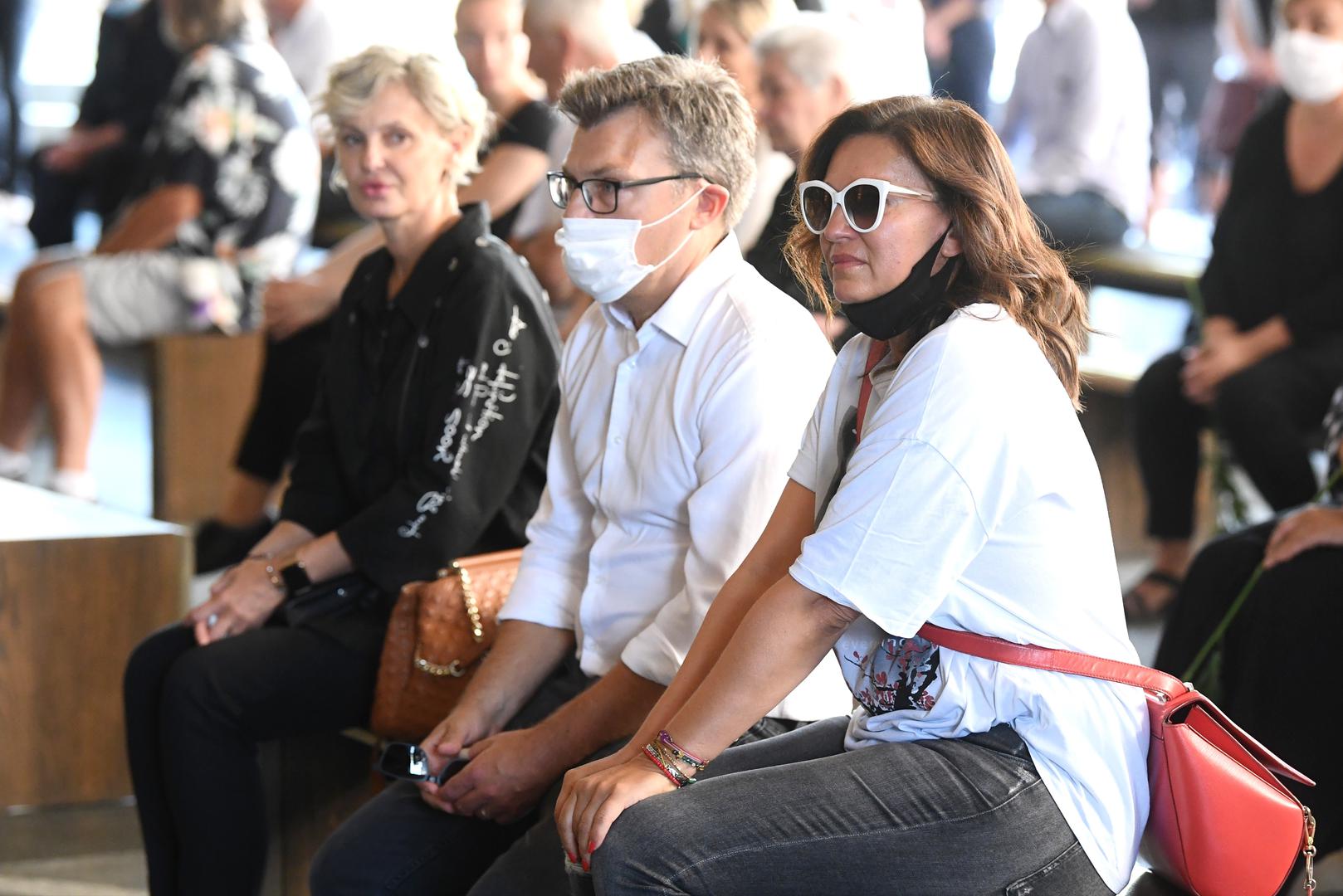 Od Vidovića su se oprostili obitelj, prijatelji, ali i brojni poznati glazbenici. Miroslav Škoro, Nina Badrić, Baby Dooks, General Woo, Radojka Šverko, Robert Mareković, Lea Dekleva, Matija Dedić i  Edo Maajka samo su neki od kolega koji su pokojnom Miri došli dati posljednju počast.