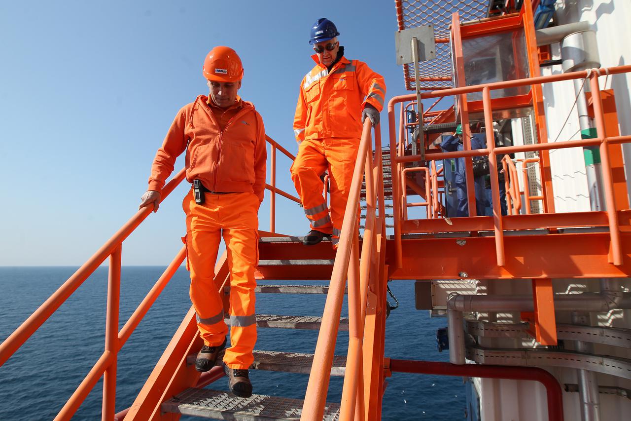 13.03.2015, Pula - U medjunarodnim vodama sjevernog Jadrana, na samoj pomorskoj granici Hrvatske i Italije, nalazi se i jedna od najvecih plinskih platformi u tom podrucju. Plinska platforma Annamaria A udaljena je 455 km od Pule, a na njoj INA i AGIP eks