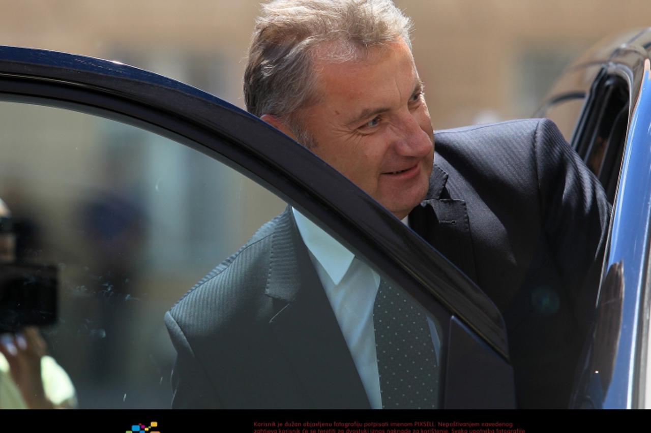 '25.06.2011., Zagreb - Ministar Djuro Popijac sjeda u automobil nakon svecane sjednice Vlade RH odrzane povodom Dana drzavnosti i 20 godina neovisnosti te krece za Vukovar.  Photo: Antonio Bronic/PIXS