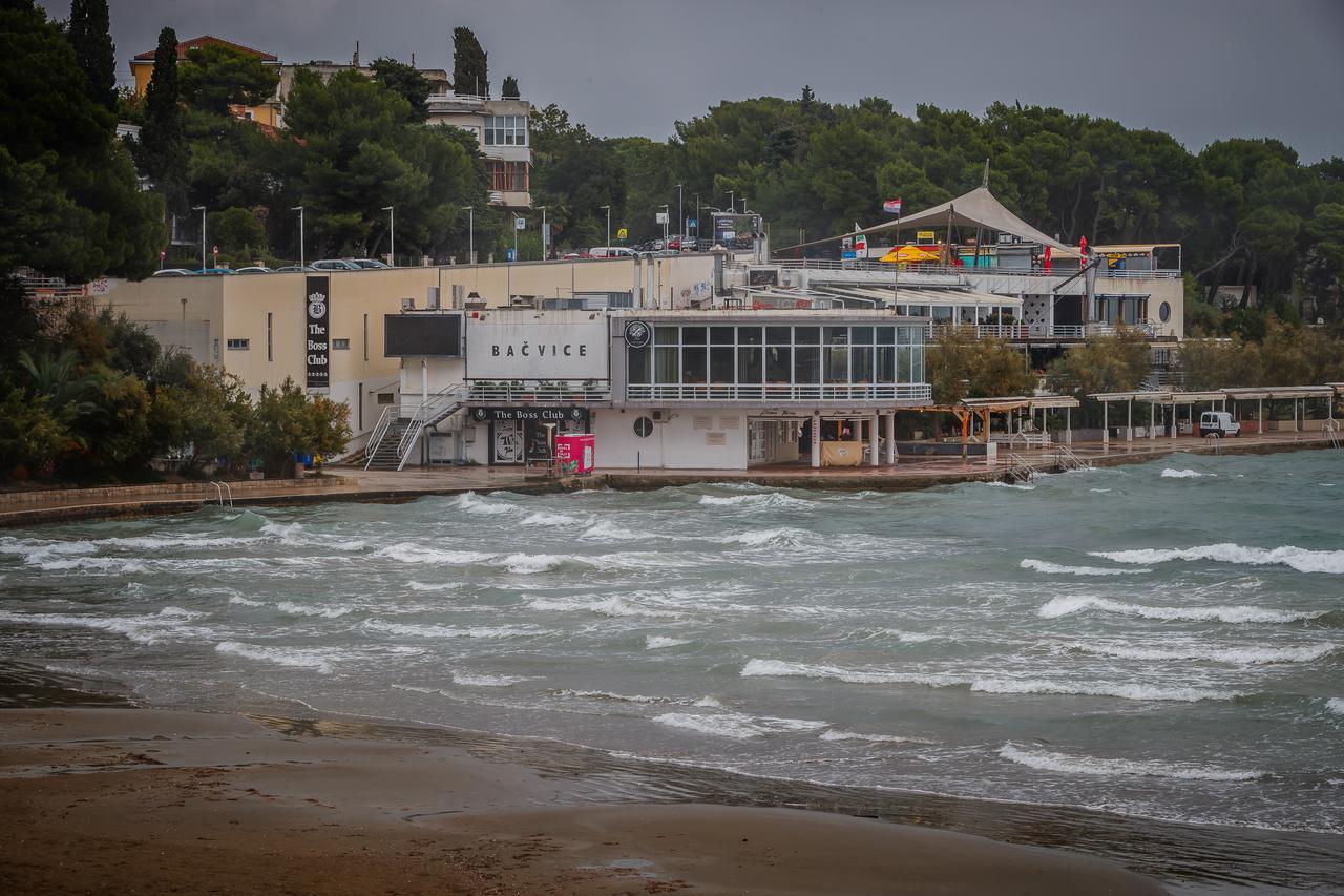 Olujno jugo zahvatilo Split