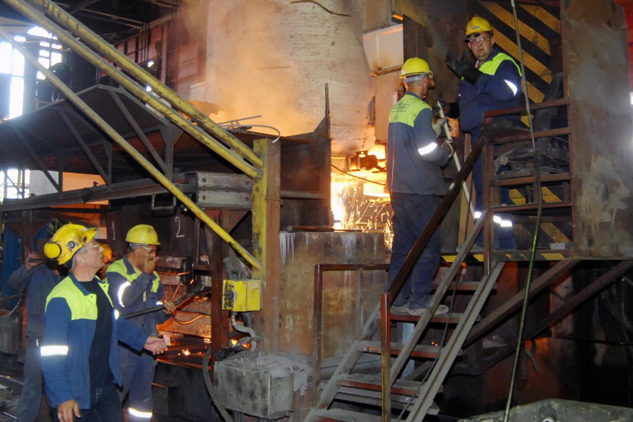 '06.08.2010., Sisak - U sisackom CMC-u ukinuta jesocijalna  klauzula u Kolektivnom ugovoru pa se radnici boje za svoja radna mjesta. Photo:Nikola Cutuk/PIXSELL'