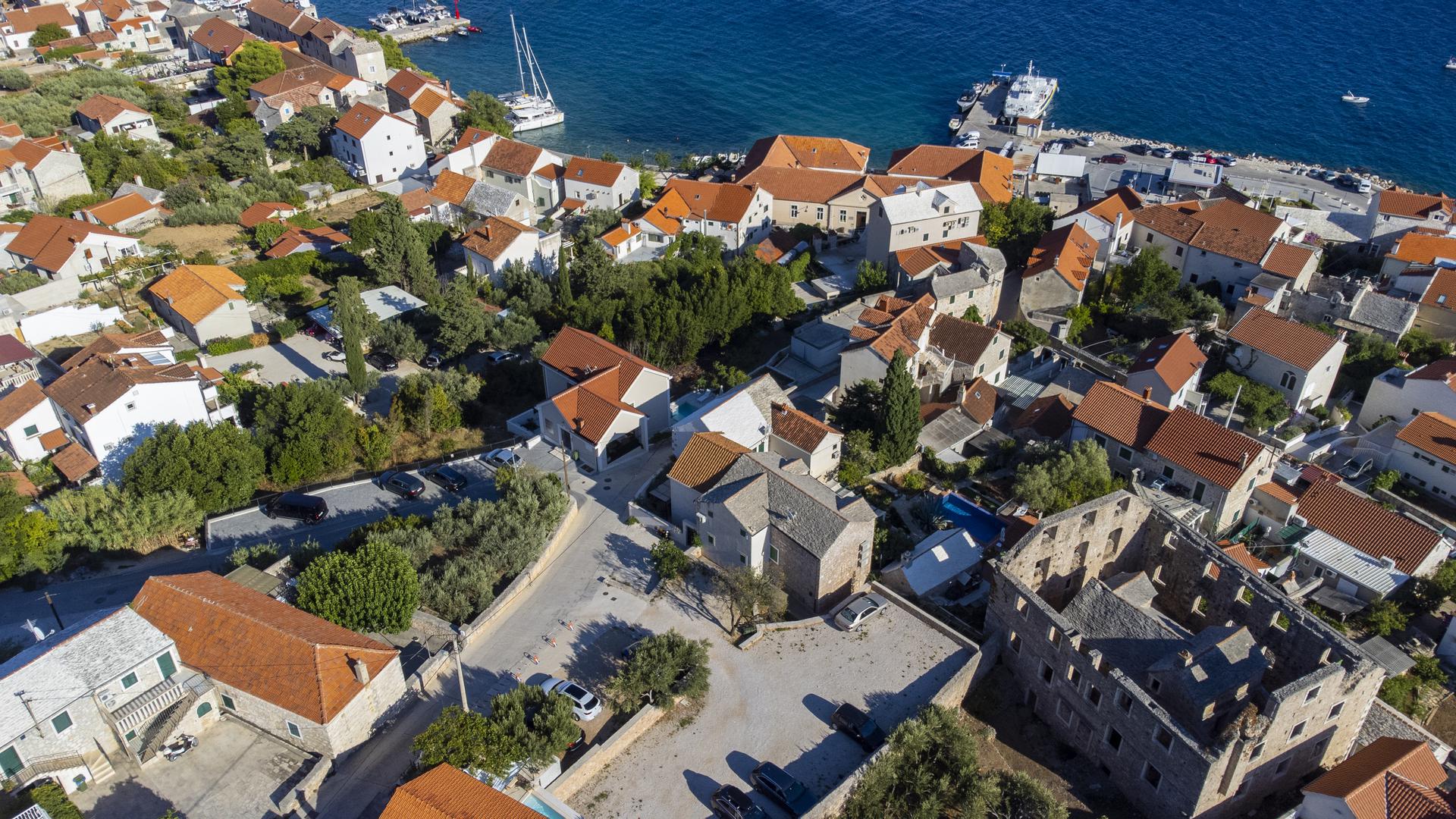 Prema predaji, tijekom puta u Veneciju po građevinski materijal braća su stradala u brodolomu, a kako nisu imala nasljednika, Marko se navodno vratio živjeti u svoju staru kuću okruženu nedovršenim zidovima nove građevine.