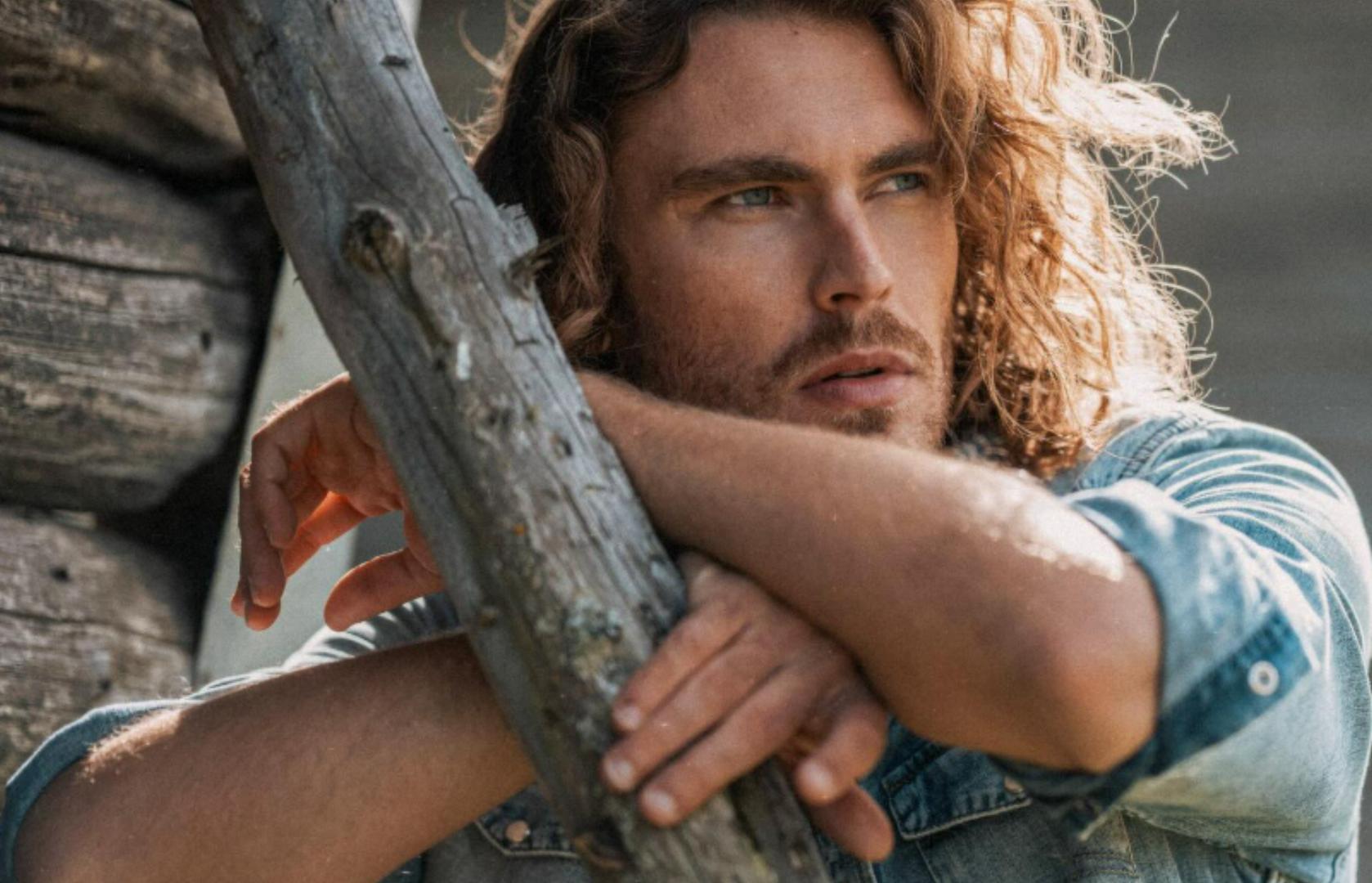 Umoran od toga da drugi ubiru plodove njegove slave iz djetinjstva, istupio je da bi obranio identitet koji su mu godinama pokušavali oduzeti i konačno ispričao svoju stranu priče, a njegova objava o pravom identitetu izazvala je lavinu pozitivnih reakcija. "Ikona djetinjstva! I danas izgledaš sjajno", "Ti si predivan osjećaj djetinjstva", samo su neki od komentara obožavatelja.