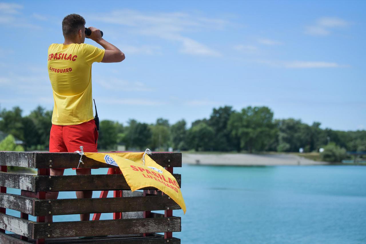 Zagreb: Spasilačka služba na Rekreacijsko sportskom centru Jarun