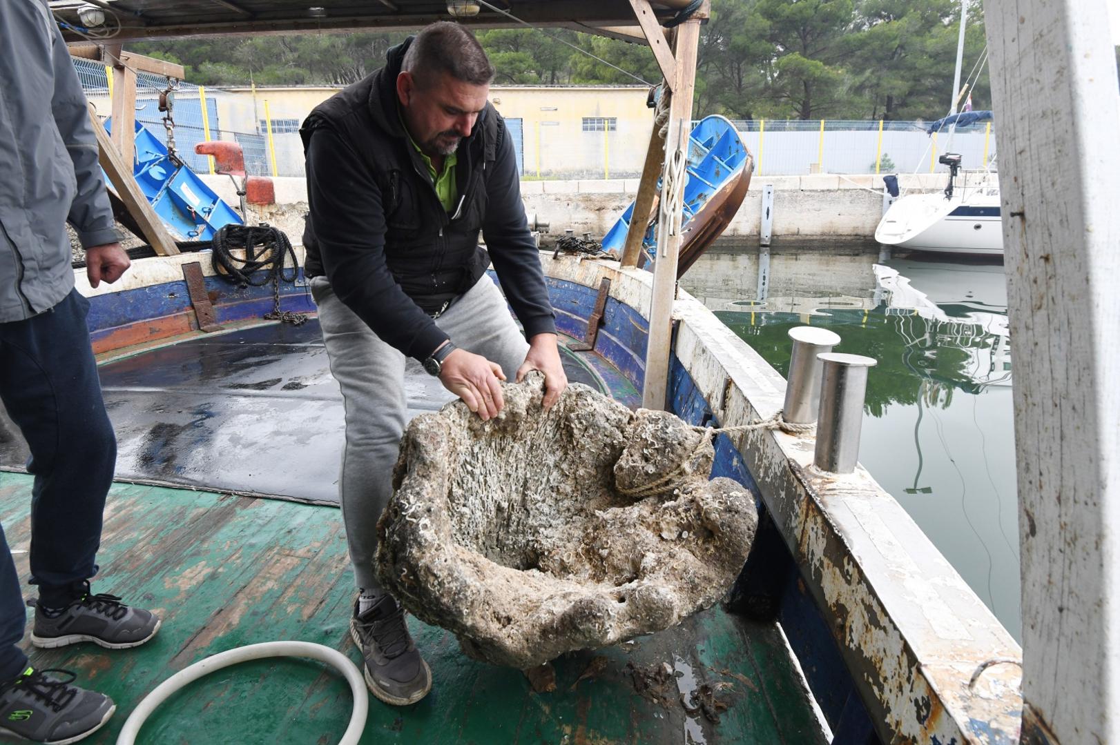 Ribar Silvije Vidović je prije više od mjesec dana u splitskom akvatoriju pronašao nešto neobično.