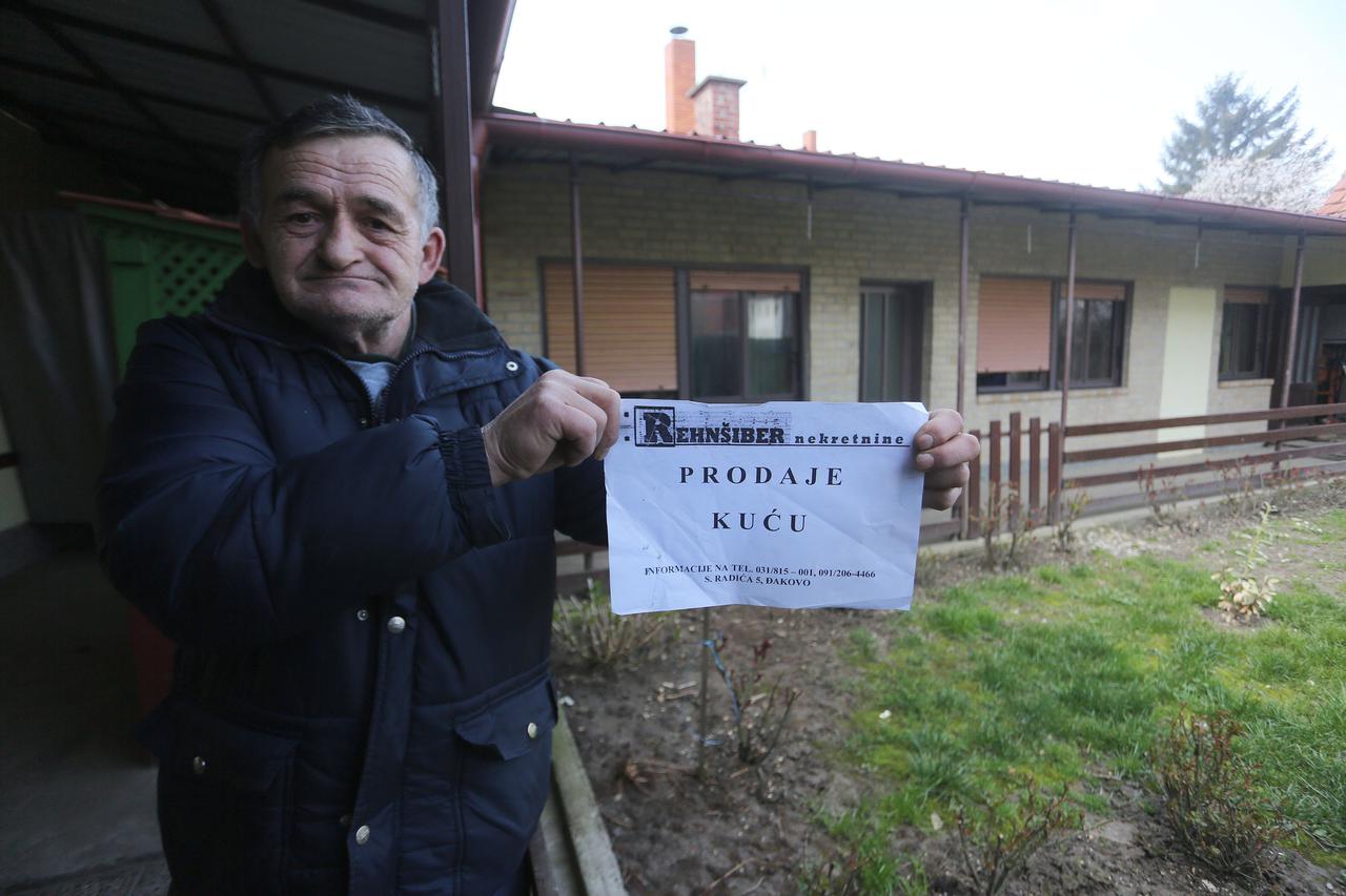 DKS_56134191 POSEBNA PONUDA VECERNJI LIST 16.03.2016., Djakovo - Zbog velikog odlaska ljudi iz Slavonije rasprodaje se veliki broj nekretnina. Photo: Marko Mrkonjic/PIXSELL