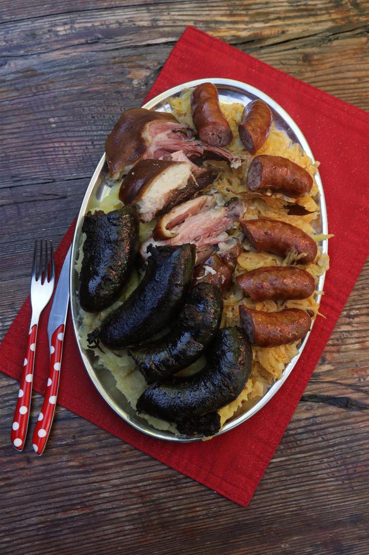 8.10.2020., Samobor, turisticka ponuda zagrebacke zupanije, izletiste Krslinov mlin u Grdanjcima. Obiteljhski restoran nudi domace specijalitete, svjeze pastrve u  kukuruznom brasnu i sjemenkama bundeve, domace kobasice i krvavice s zeljem i restanim krumpirom, te zapecene strukle i domace strudle.

Photo: Robert Anic/PIXSELL