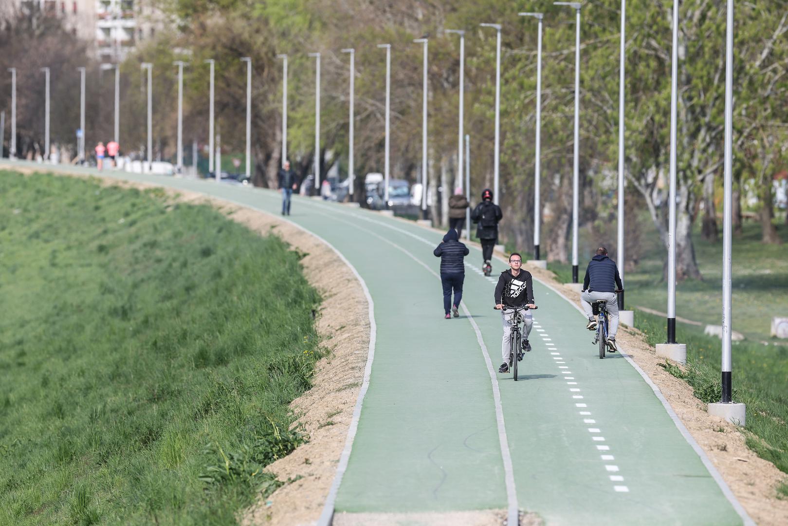 Dobro bi bilo, dodaje, i da se stavi upozorenje o ograničenju brzine.