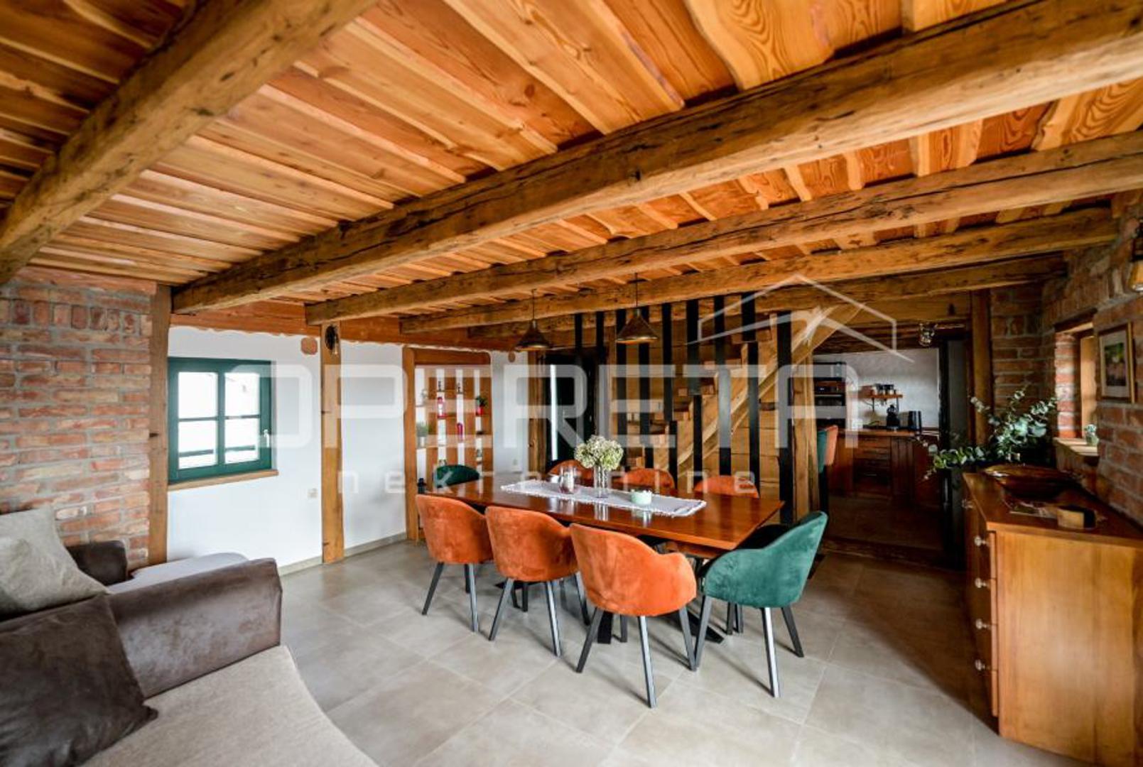 Na prodaju je luksuzna drvena kuća smještena u Martinkovcu u Varaždinskoj županiji s površinom od 260 m².