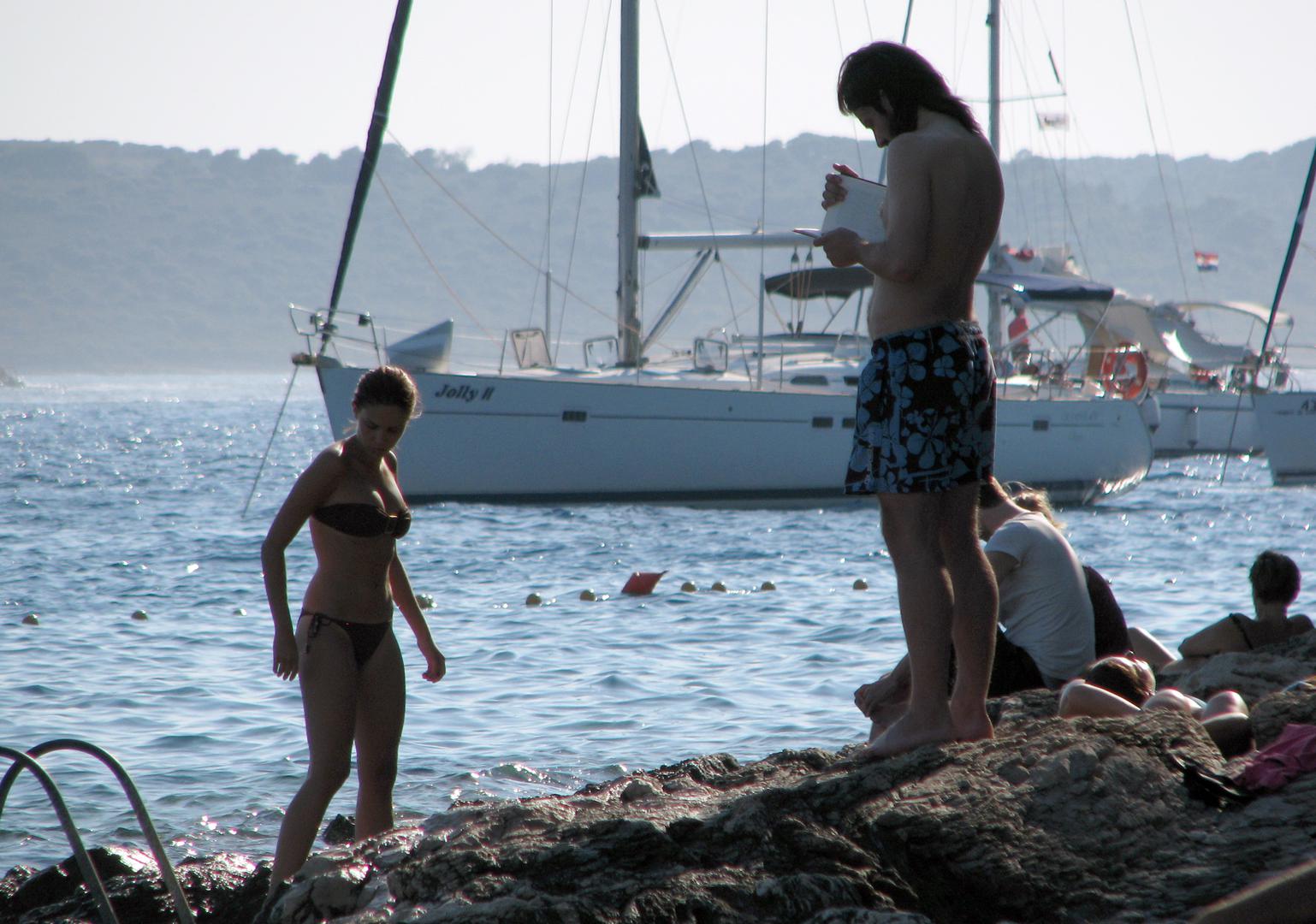 Glazbenica Franka Batelić danas je u braku s bivšim nogometašem Vedranom Ćorlukom, a s kojim ima dvoje djece, sina Viktora i kćerkicu Gretu.