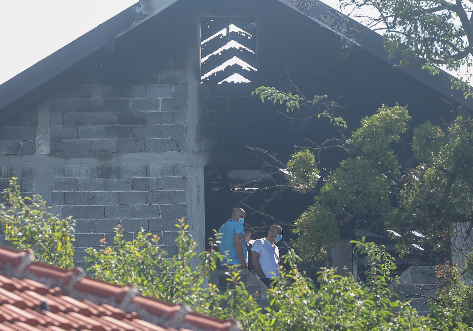 28.06.2024., Sarajevo - Policija radi ocevid u  ulici Zagarici u sarajevskom naselju Sirokaca. Tri tijela pronadjena su u kuci u Sarajevu koja je izgorjela u pozaru koji se dogodio u cetvrtak navecer. Istraga je u tijeku, te bi trebala utvrditi sve okolnosti ovog slucaja. Photo: Armin Durgut/PIXSELL