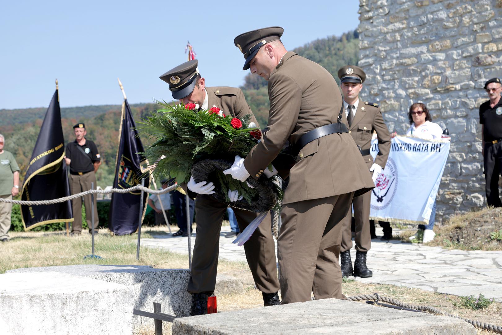 Polaganjem vijenaca na Oltaru domovine, Klub veterana 148. brigade Hrvatske vojske Zagrebačke udruge branitelja i stradalnika Domovinskoga rata obilježio je Dan pobjede i domovinske zahvalnosti, Dan hrvatskih branitelja i 31. obljetnicu VRO Oluja.