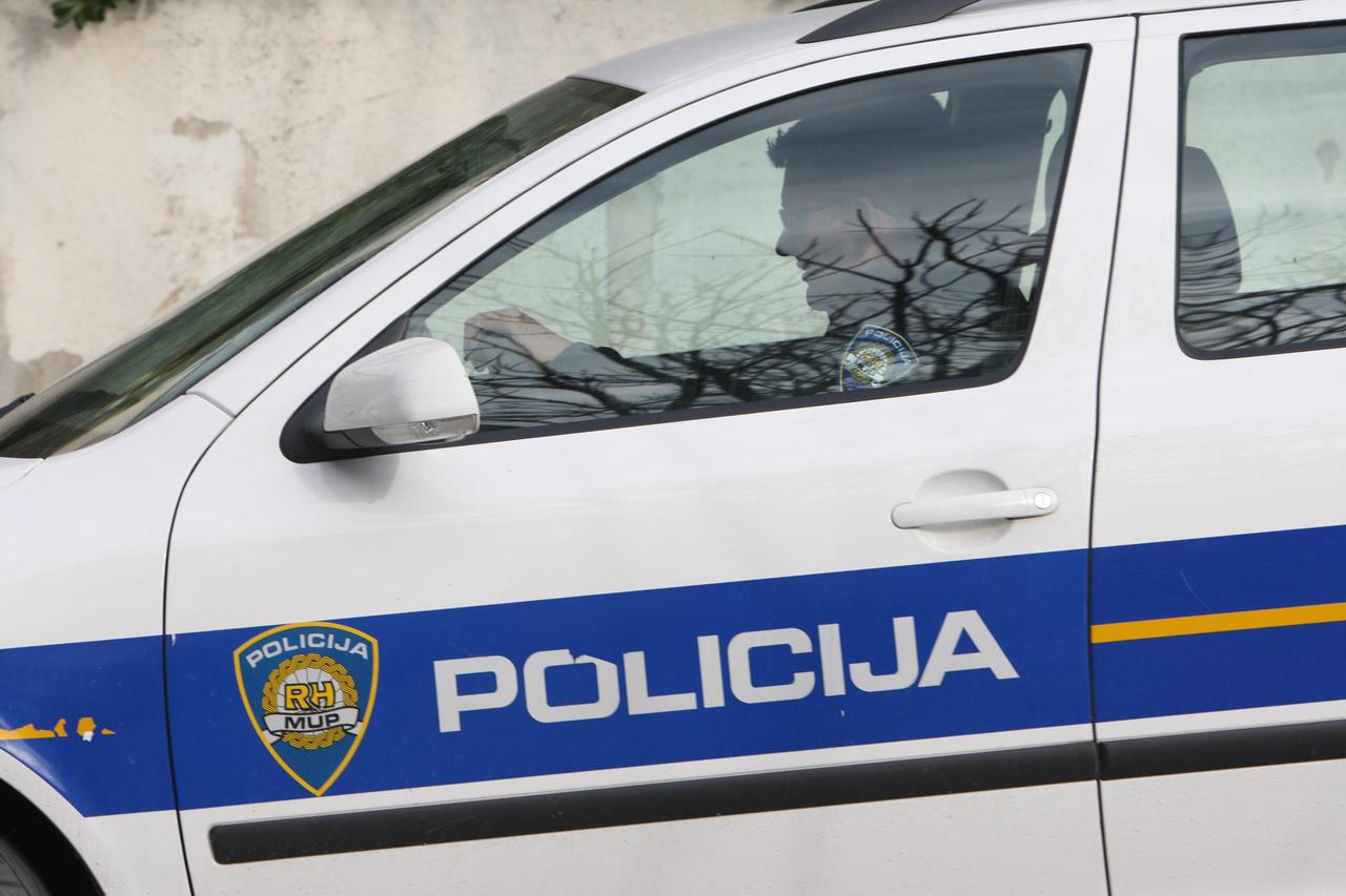policija