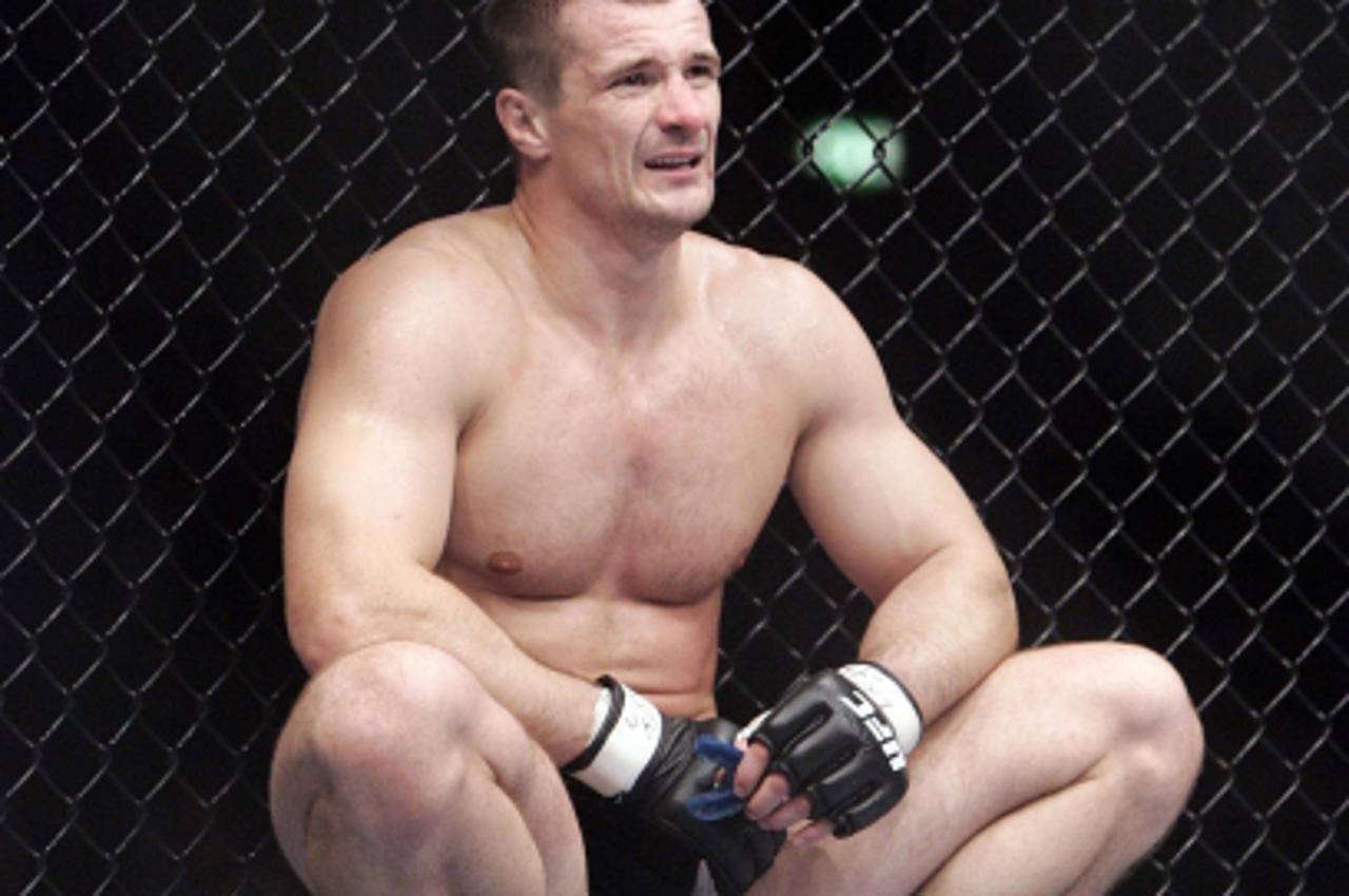 \'08.09.2007., London, Engleska - Nakon tri runde od po pet minuta u londonskoj O2 Areni jednoglasnom odlukom sudaca francuski je borac Cheick Kongo zasluzeno pobijedio nasega Mirka Filipovica Cro Cop