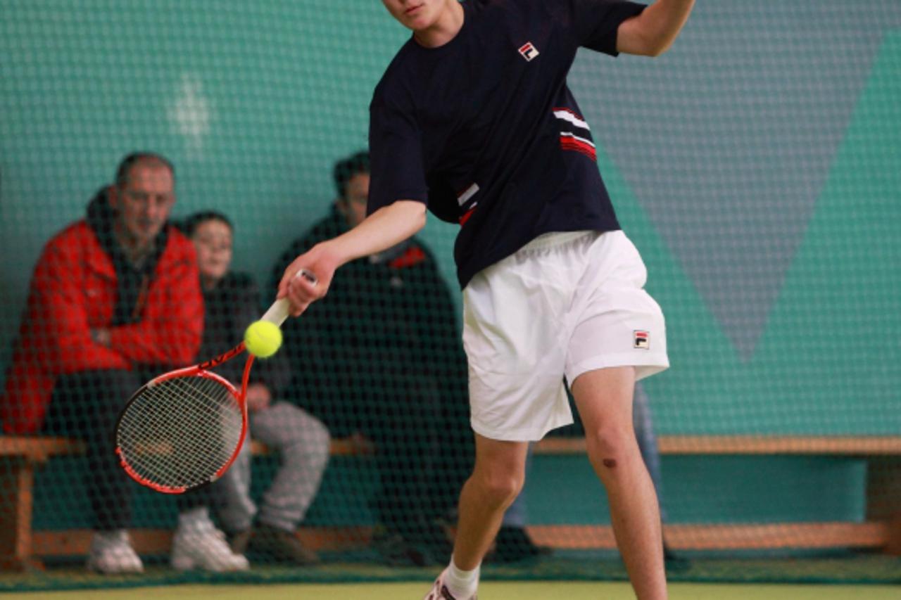 \'bih sport - 28.01.2011., Siroki Brijeg - Mile Cilic clan teniskog kluba Medjugorje osvojio je titulu Dvoranskog teniskog prvaka Bosne i Hercegovine u konkurenciji juniora do 18 godina. Photo: Tomisl