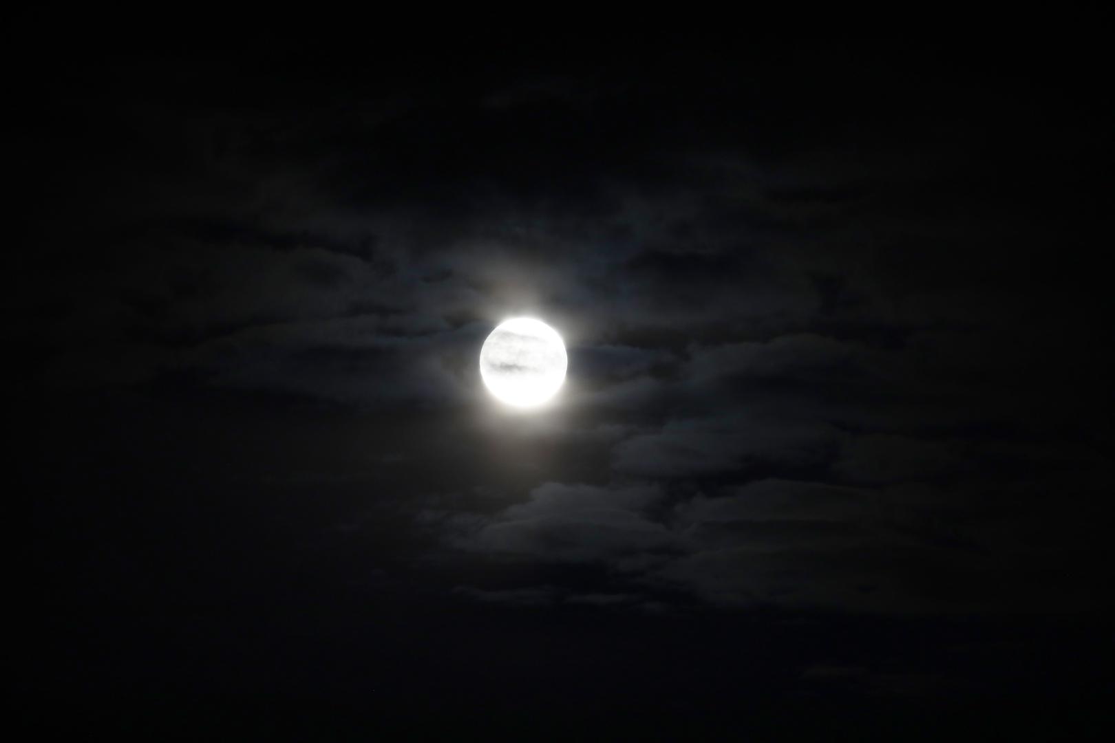 Od Zagreba i Splita, preko Rima i Pariza, pa sve do New Yorka i Tokija, mjesec je večeras bio glavna zvijezda neba. 