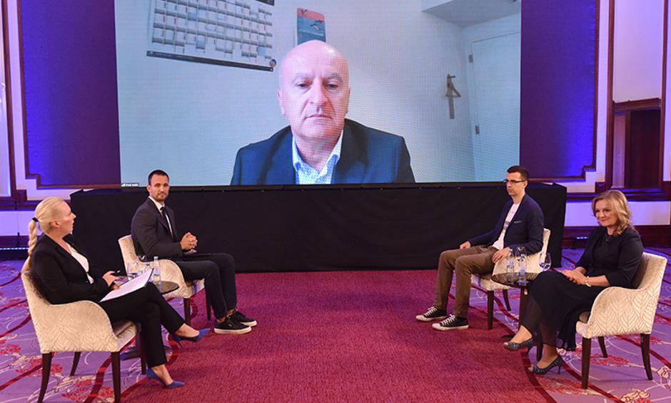 Šime Erlić, Vesna Hajsan Dolinar, Marko Matijević iz Pametna kuća grupe te europarlamentarac Fred Matić