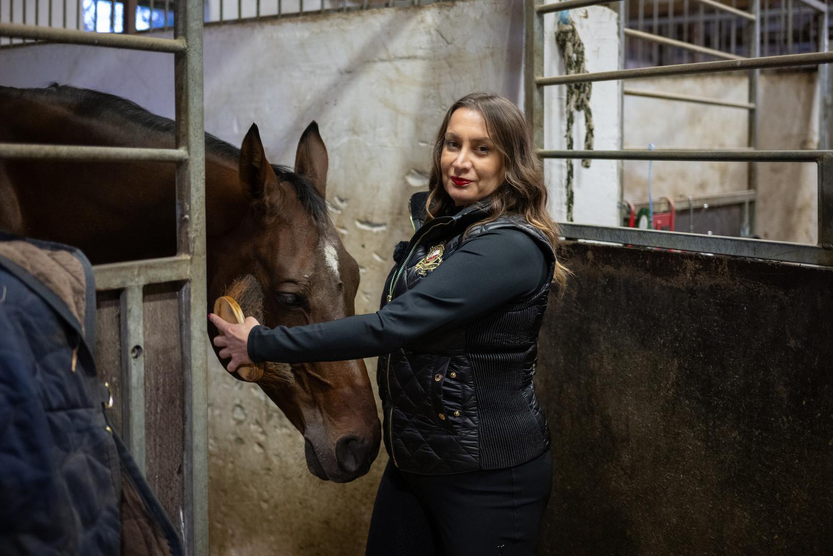 Jedan od zanimljivih detalja iz njezina života je ljubav prema konjima.
