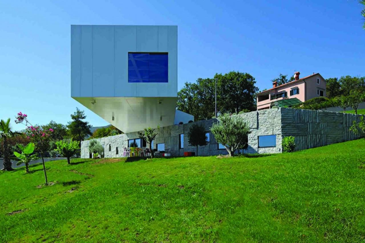 'kuca02_nnn_dom_010113'