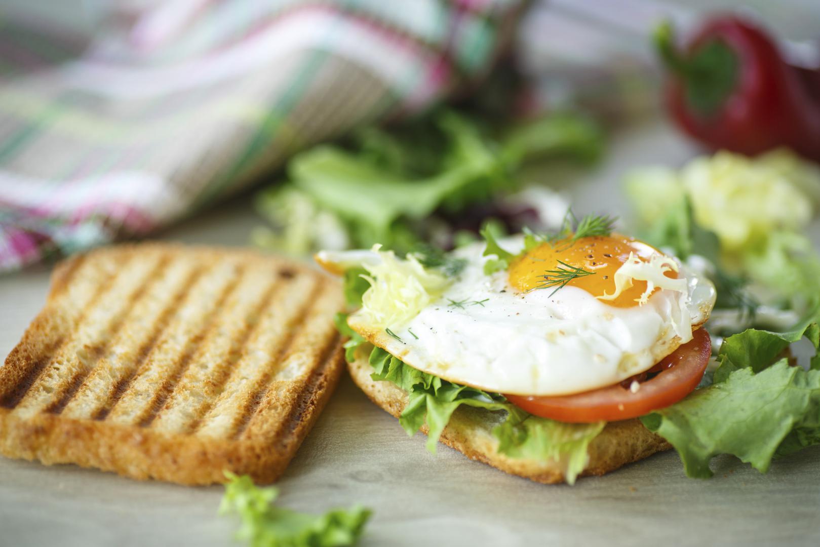 Suncokretovo ulje zamijenite maslinovim i time ćete, osim esencijalnih antioksidansa koji su nam potrebni jer se bore protiv slobodnih radikala u organizmu, osigurati i znatno ukusniji obrok. 