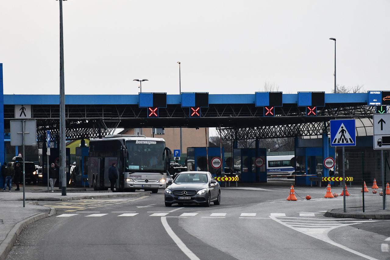 Slavonski Brod: Pojačan promet iz smjera BiH na graničnom prijelazu u Slavonskom Brodu