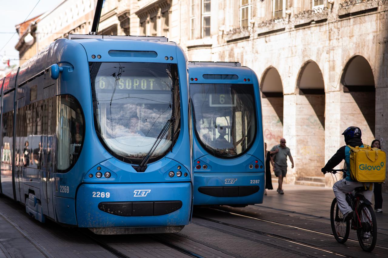 Vrući ljetni dan na zagrebačkim ulicama 