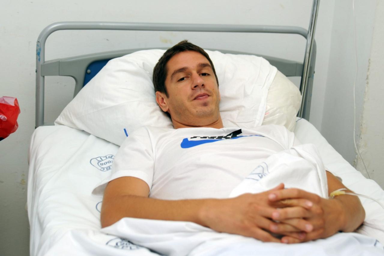 '01.08.2010.,bolnica, Split - hajdukov igrac jurica buljat nakon sto je sinoc slomio nogu na treningu operiran je i oporavlja se na traumi 2 Photo: Nino Strmotic/PIXSELL'