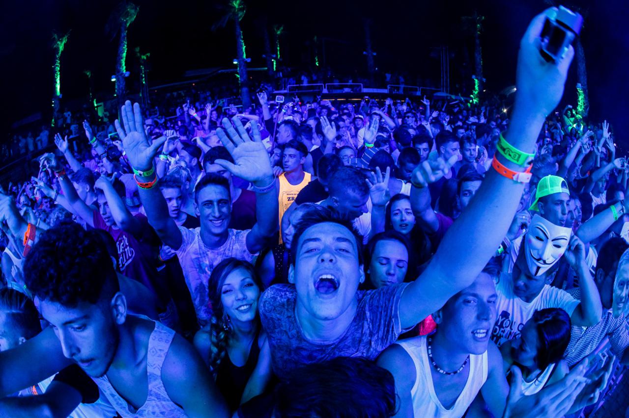 DJ MAG