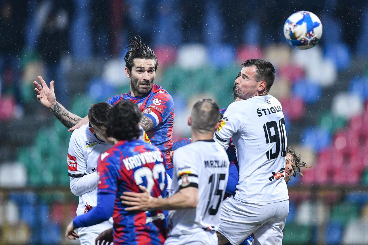 Zagreb: Zagrijavanje uoči utakmice 18. kola SuperSport HNL, Lokomotiva - Hajduk