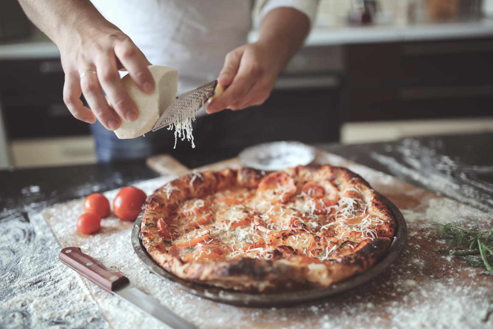 Ako se pitate u čemu je tajna da pizza i kod kuće uvijek ispadne savršena, morate znati da nije riječ o sastojcima. Njih ćete birati po svom osobnom ukusu.