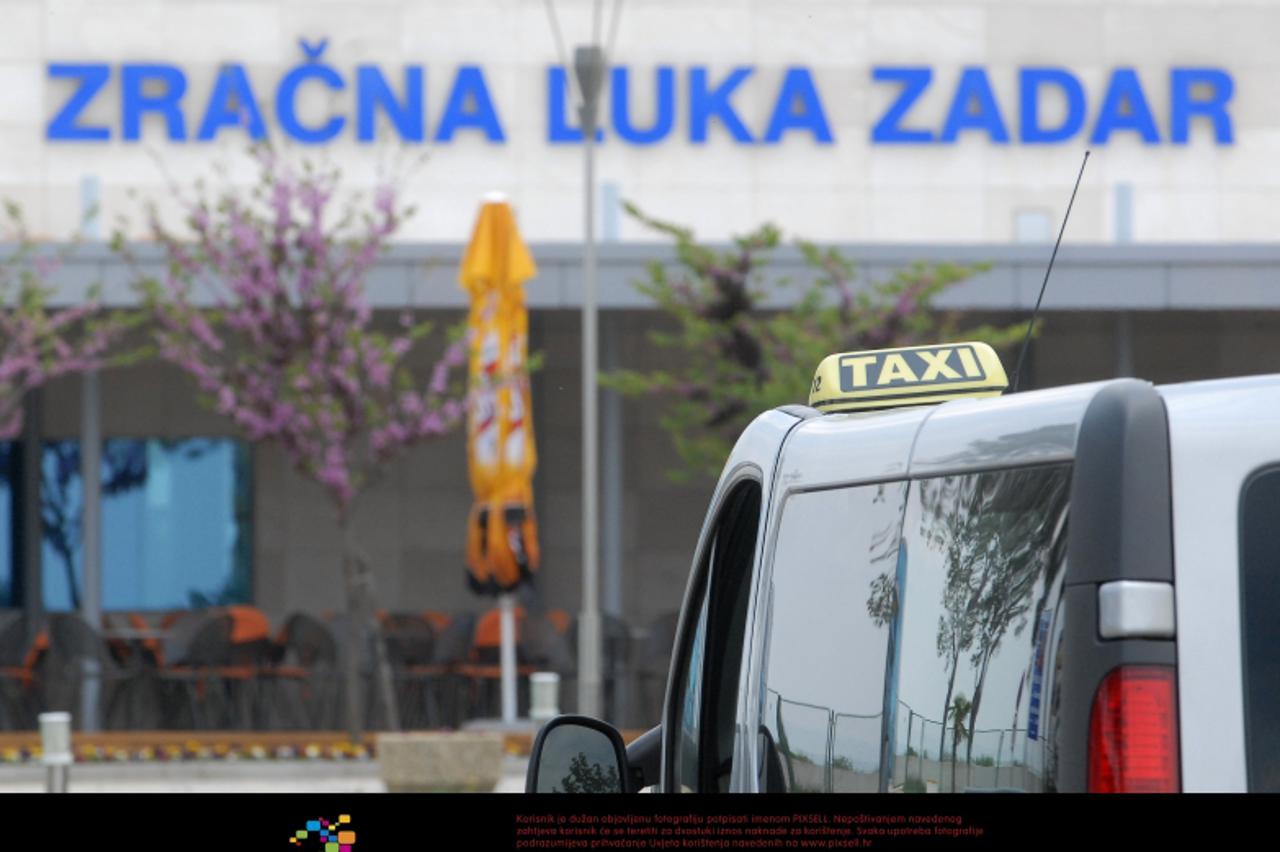'27.04.2010., Zadar - Zadarski taksisti u konfliktu su sa zracnom lukom Zadar.  Photo: Dino Stanin/PIXSELL'