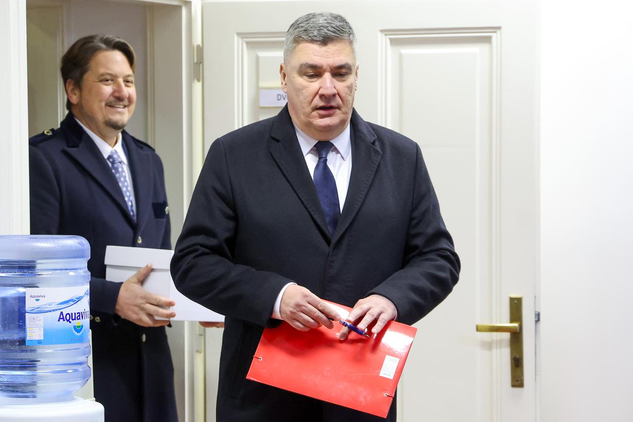 Zagreb: Zoran Milanović predao potpise za kandidaturu na predsjedničkim izborima
