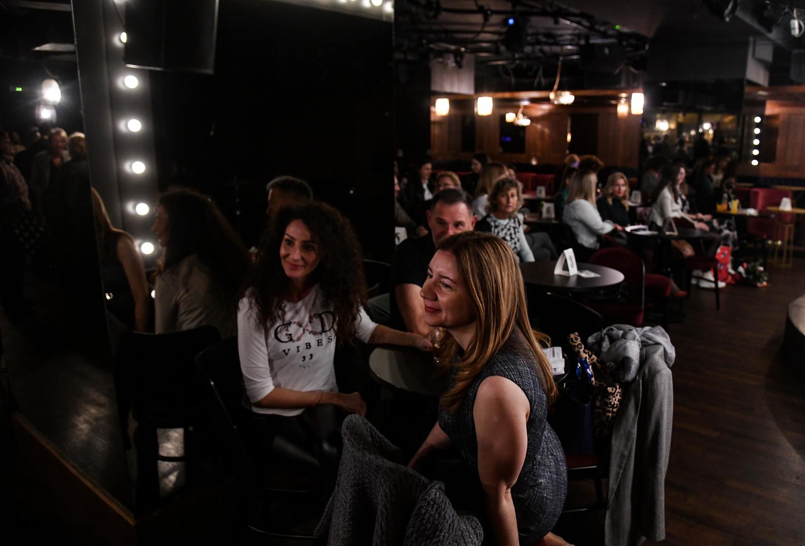 Klub kazališta Komedija idealan je prostor za ovu glazbeno-poetičnu priču o zaljubljivanju čovjeka u samog sebe. 