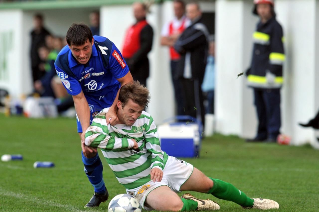 'sport......zagreb.....28.10.2009.   mladina - stadion vinogradara - nogometna utakmica, htrvatski kup, osmina finala, nk vinogradar-nk dinamo/ miroslav slepicka, marko radas photo: Marko Lukunic / VL