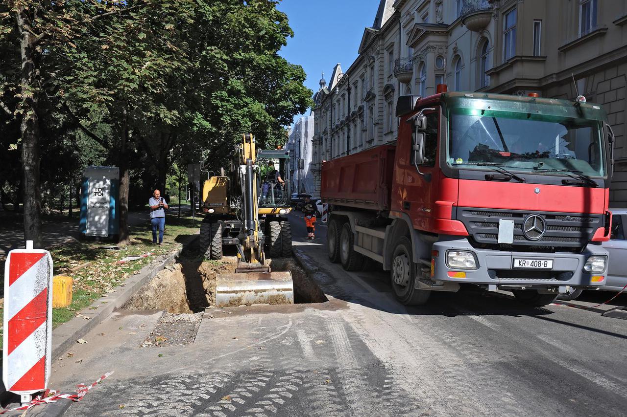 Zagreb: Postavljaju se podzemni spremnici za otpad