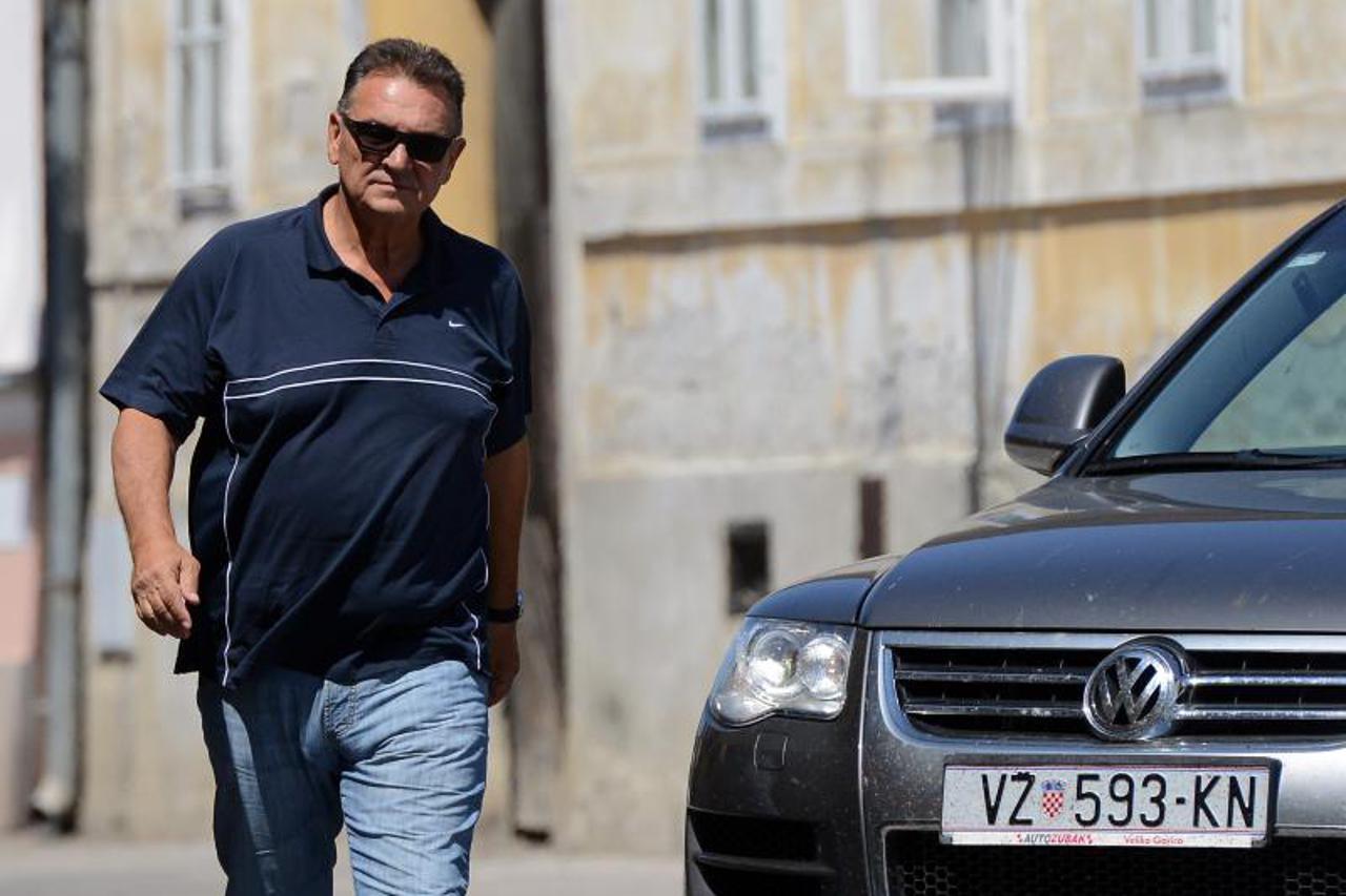 čačić kupuje žilete (1)