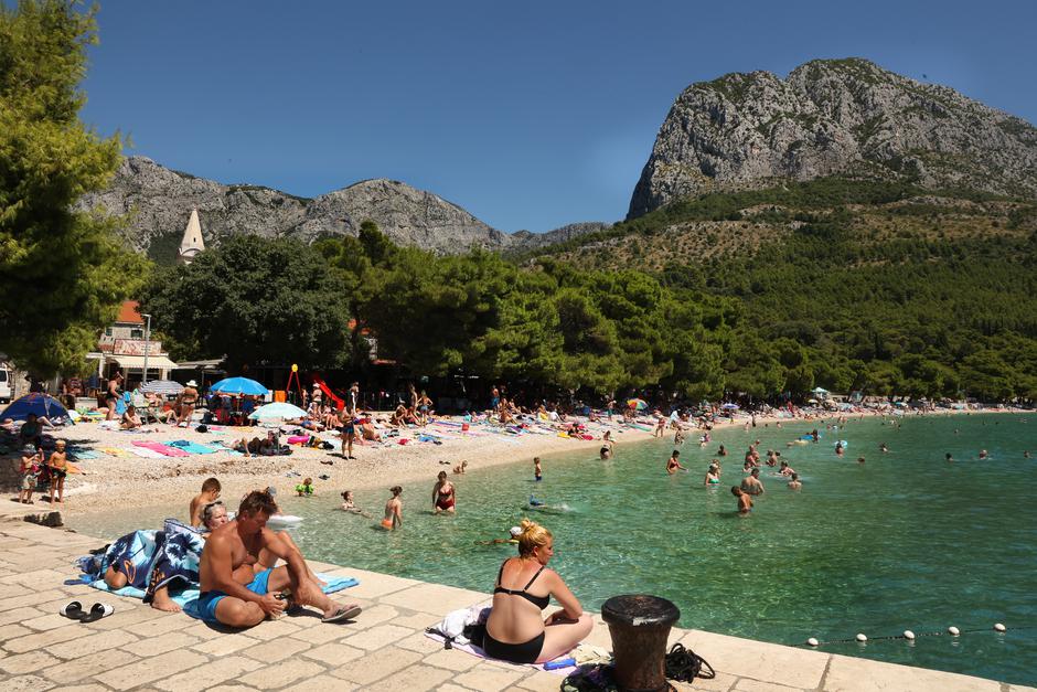 Zaostrog, malo turističko mjesto na Makarskoj rivijeri